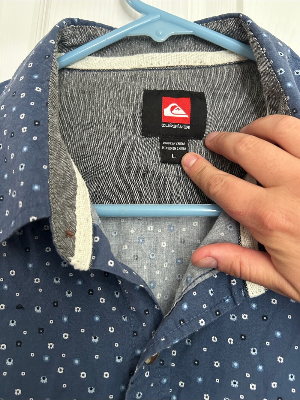 Men’s Short Sleeve Button down - Picture 3 of 4
